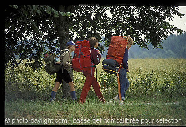 Scouts en promenade -  boys scout walking